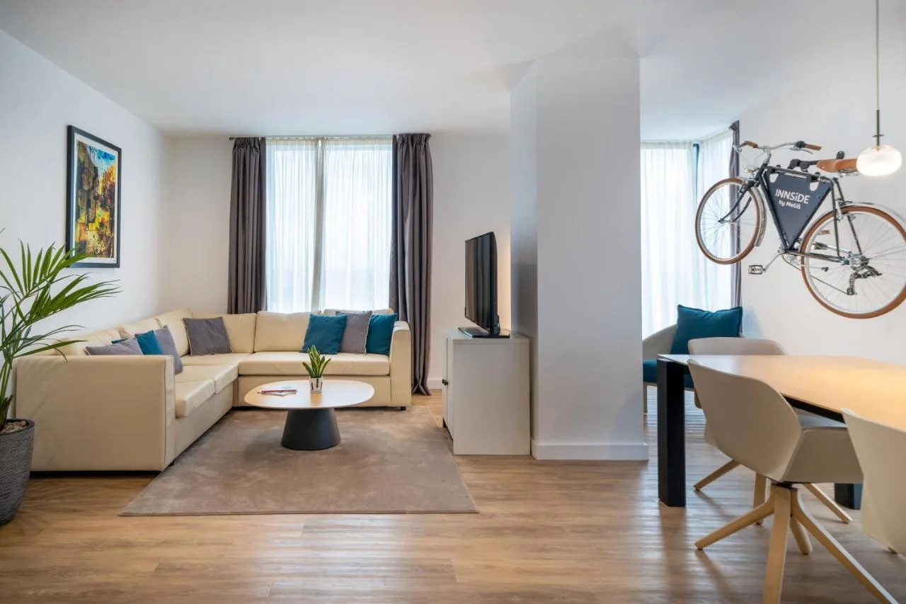 Interconnecting Townhouse Suite
